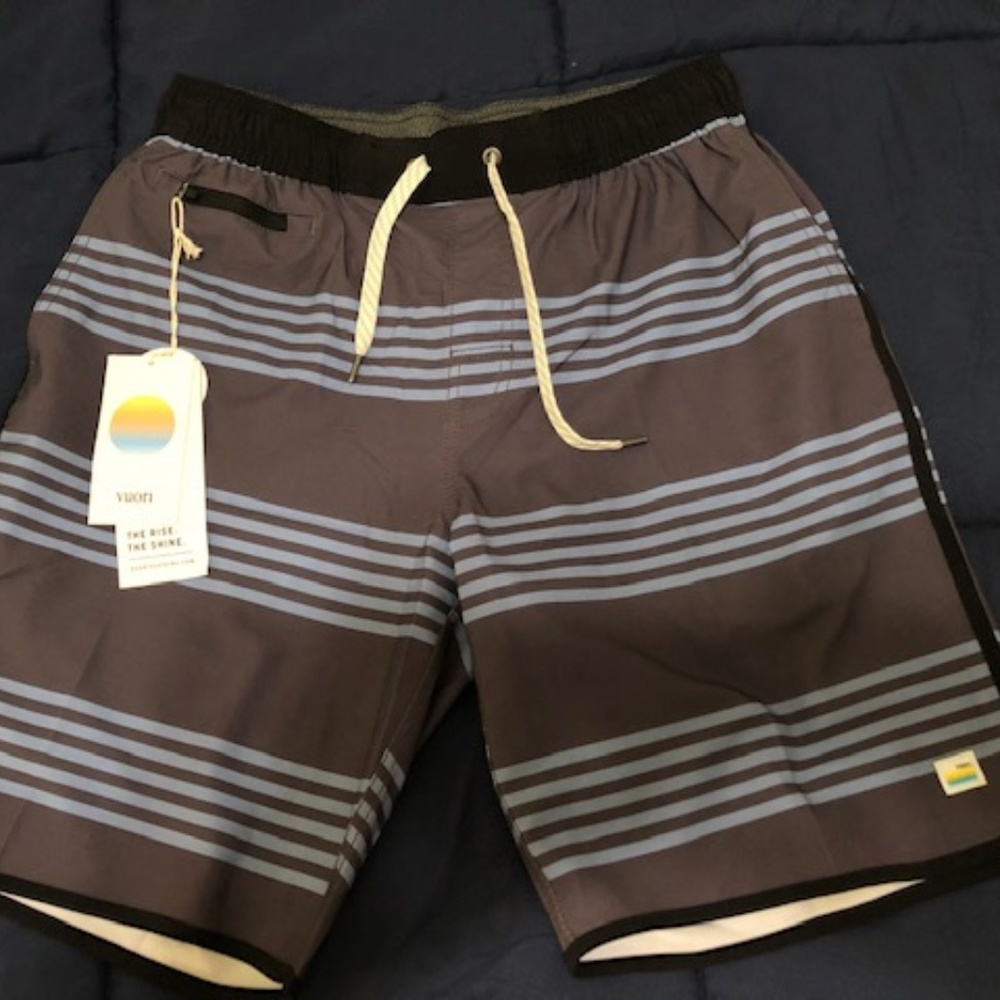 Vuori Men's Banks Shorts Charcoal Blue BNWT - Med